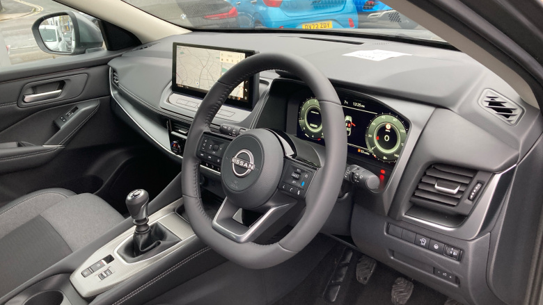 Nissan Qashqai 1.3 DiG-T MH N-Connecta [Glass Roof] 5dr Petrol Hatchback